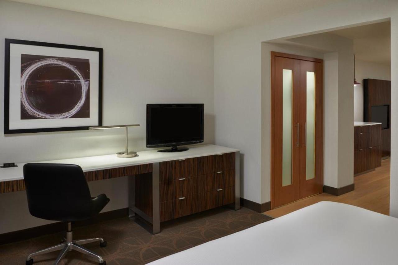 ฮิลตัน โตรอนโต แอร์พอร์ต โฮเต็ลแอนด์สวีท Hotel มิสซิสซอกา ภายนอก รูปภาพ