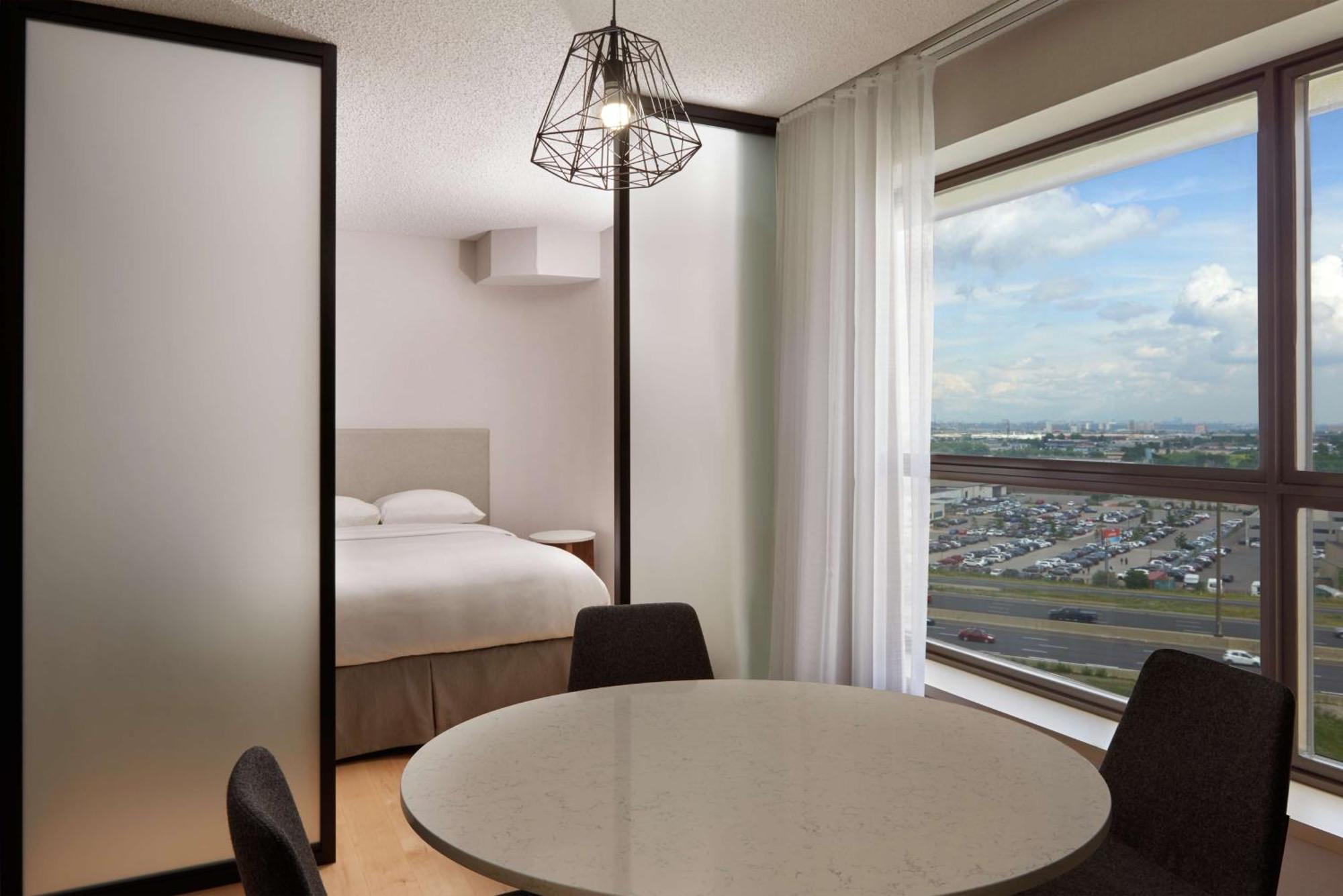 ฮิลตัน โตรอนโต แอร์พอร์ต โฮเต็ลแอนด์สวีท Hotel มิสซิสซอกา ภายนอก รูปภาพ