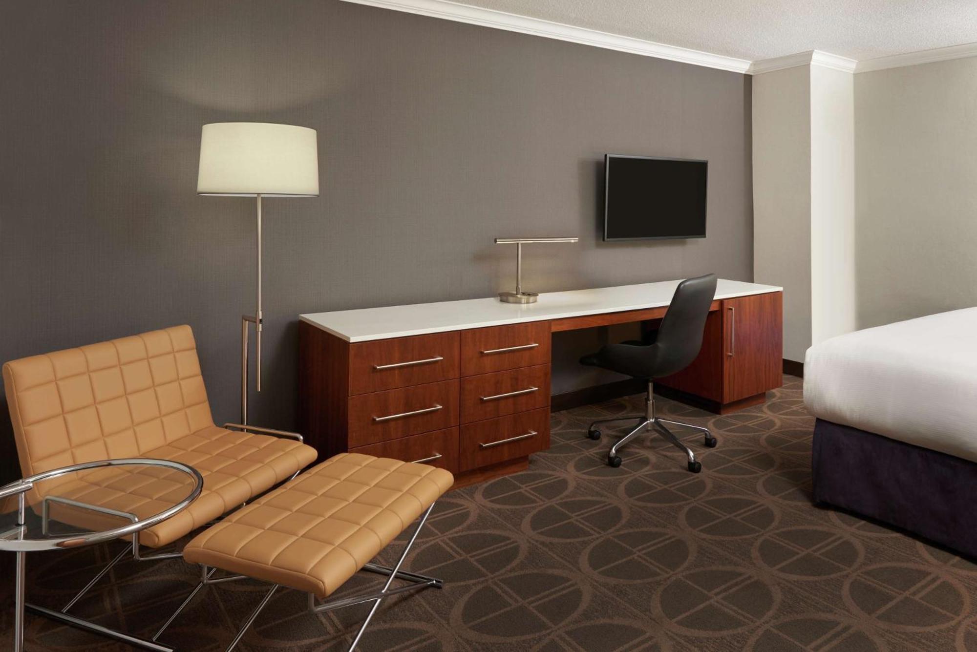 ฮิลตัน โตรอนโต แอร์พอร์ต โฮเต็ลแอนด์สวีท Hotel มิสซิสซอกา ภายนอก รูปภาพ